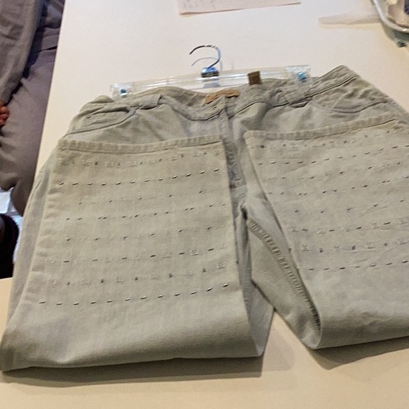 I,e, relaxed faded lt. blue denim jeans - Picture 2 of 8